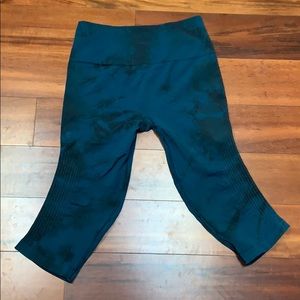 Lululemon blue cropped leggings